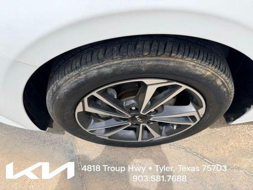 Snow White Pearl 2024 Kia Forte LXS