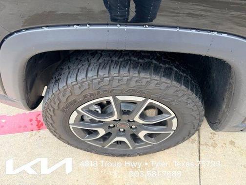 Diamond Black 2025 Jeep Compass Trailhawk