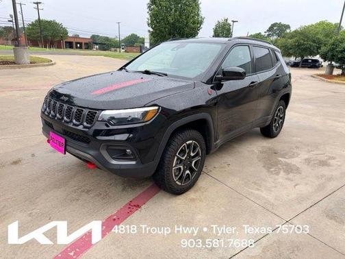 Diamond Black 2025 Jeep Compass Trailhawk