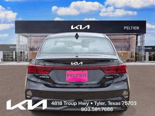 Aurora Black Pearl 2024 Kia Forte GT-Line