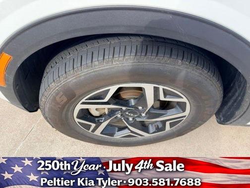 Snow White Pearl 2024 Kia Sportage LX