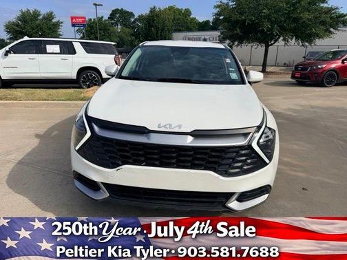 Snow White Pearl 2024 Kia Sportage LX