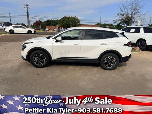 Snow White Pearl 2024 Kia Sportage LX