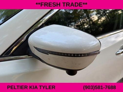 White 2017 Nissan Rogue SV