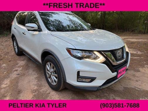 White 2017 Nissan Rogue SV