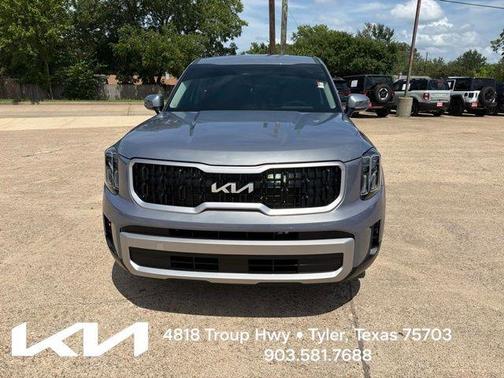 Everlasting Silver 2025 Kia Telluride LX