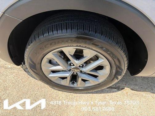 Everlasting Silver 2025 Kia Telluride LX