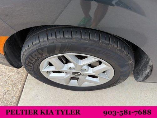 Gravity Gray 2024 Kia Soul LX