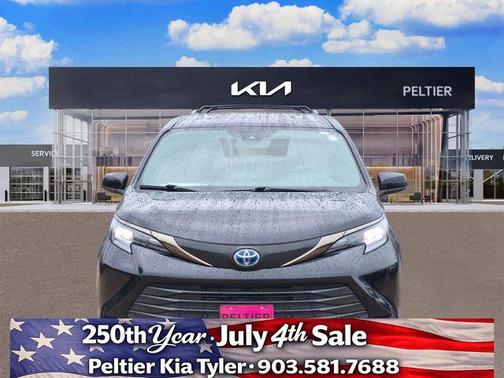Midnight Black Metallic 2024 Toyota Sienna Woodland Edition