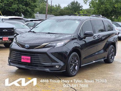Midnight Black Metallic 2024 Toyota Sienna Woodland Edition