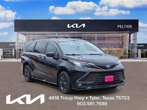 Midnight Black Metallic 2024 Toyota Sienna Woodland Edition