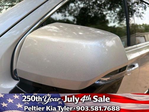 Beige Pearl Metallic 2022 GMC Yukon SLT