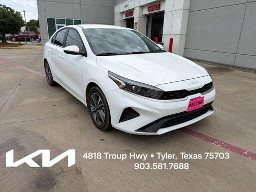 Snow White Pearl 2023 Kia Forte LXS