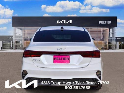 Snow White Pearl 2023 Kia Forte LXS