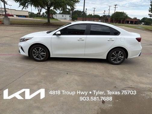 Snow White Pearl 2023 Kia Forte LXS