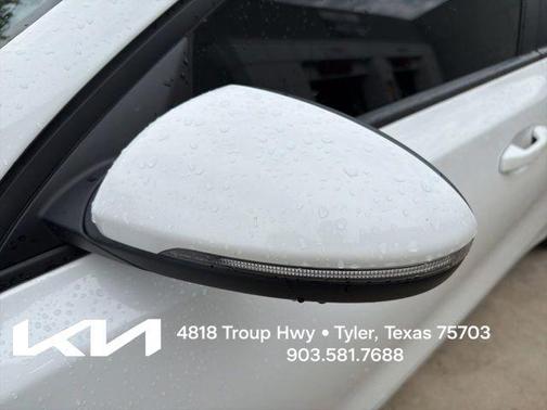 Snow White Pearl 2023 Kia Forte LXS