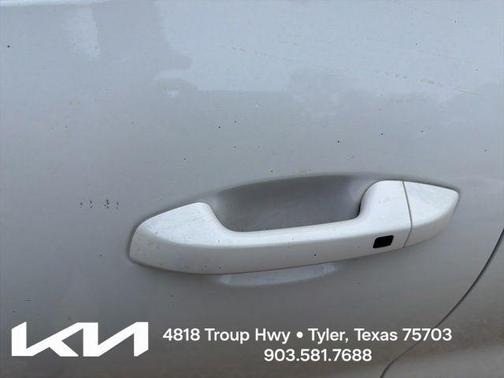 Snow White Pearl 2024 Kia Seltos EX