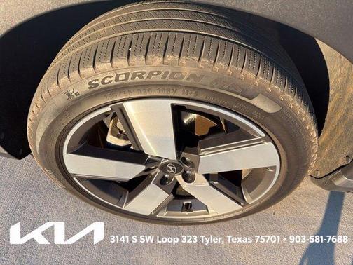 White 2025 Hyundai SANTA FE HEV Limited