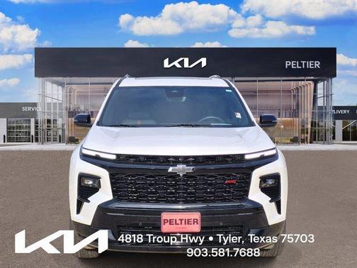 Iridescent Pearl Tricoat 2024 Chevrolet Traverse RS