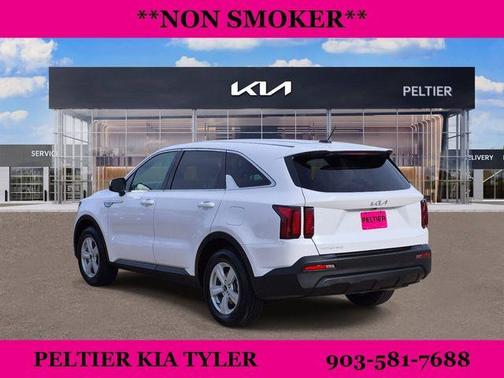 Glacial White Pearl 2023 Kia Sorento LX