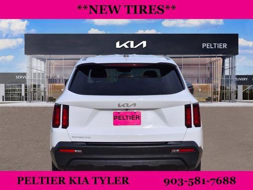 Glacial White Pearl 2023 Kia Sorento LX