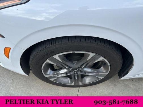 2022 Kia K5 EX