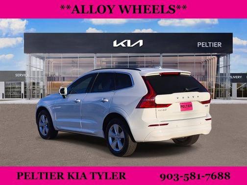 2022 Volvo XC60 B5 Momentum