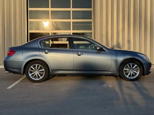 2009 INFINITI G37x Base
