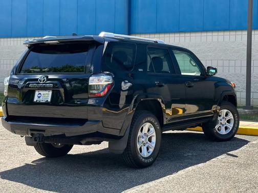 Midnight Black Metallic 2017 Toyota 4Runner SR5