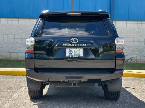 Midnight Black Metallic 2017 Toyota 4Runner SR5