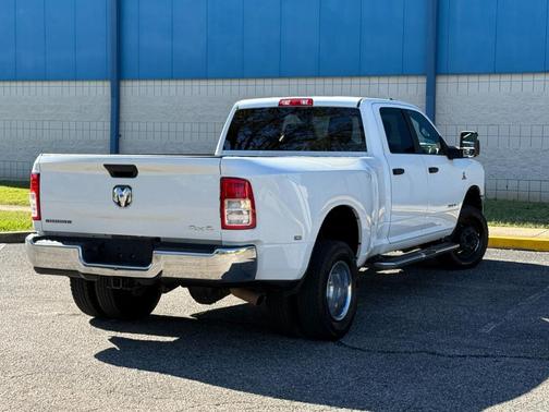 2024 RAM 3500 Big Horn Crew Cab 4x4 8' Box