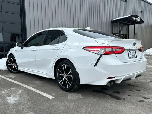 2020 Toyota Camry SE