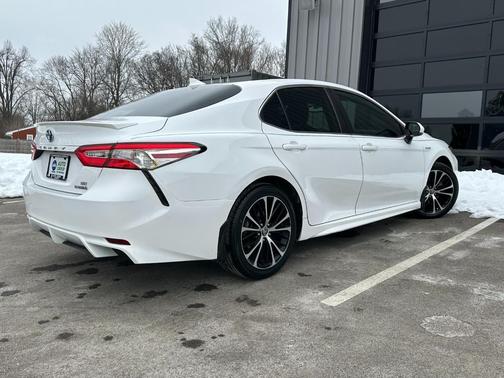 2020 Toyota Camry SE