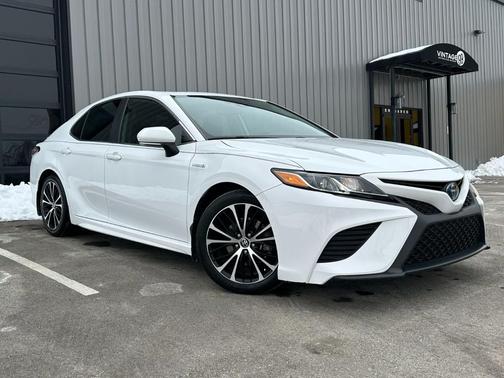 2020 Toyota Camry SE