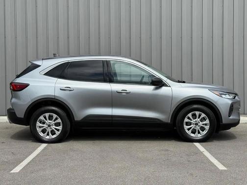 Iconic Silver Metallic 2024 Ford Escape Active
