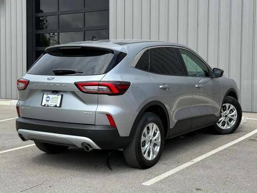 Iconic Silver Metallic 2024 Ford Escape Active