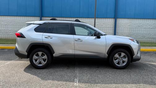 2022 Toyota RAV4 Hybrid LE