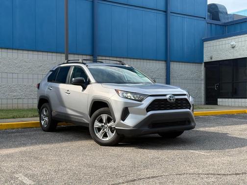 2022 Toyota RAV4 Hybrid LE