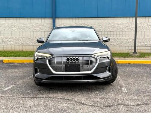 2019 Audi e-tron Premium Plus