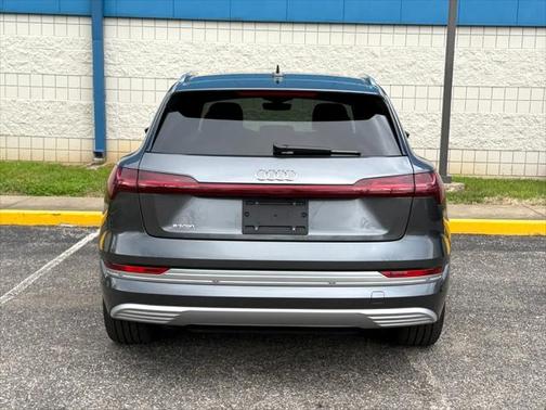 2019 Audi e-tron Premium Plus