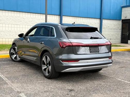 2019 Audi e-tron Premium Plus