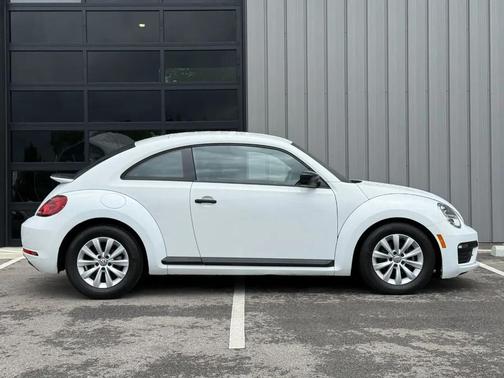 White 2018 Volkswagen Beetle 2.0T Coast
