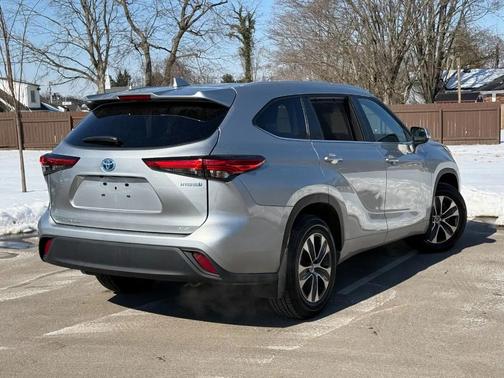 2023 Toyota Highlander Hybrid XLE
