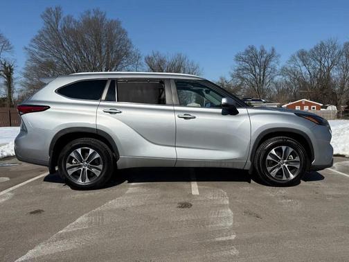 2023 Toyota Highlander Hybrid XLE