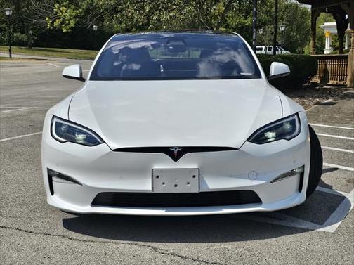 Pearl White 2022 Tesla Model S Plaid