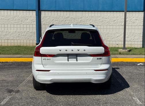2022 Volvo XC60 B5 Momentum