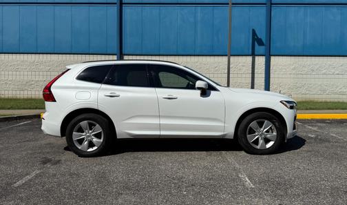 2022 Volvo XC60 B5 Momentum