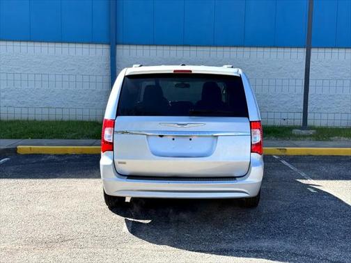 2012 Chrysler Town & Country Touring