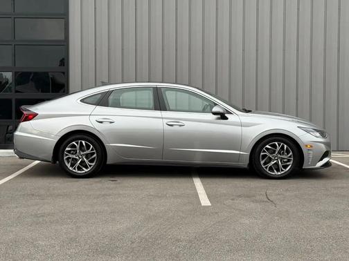 Shimmering Silver Pearl 2021 Hyundai SONATA SEL
