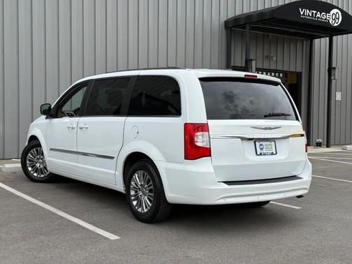Bright White Clearcoat 2015 Chrysler Town & Country Touring-L